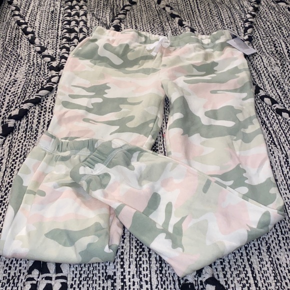 Girls joggers and sweatshirt - Picture 2 of 5